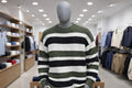 Pull rayé vert, blanc et noir