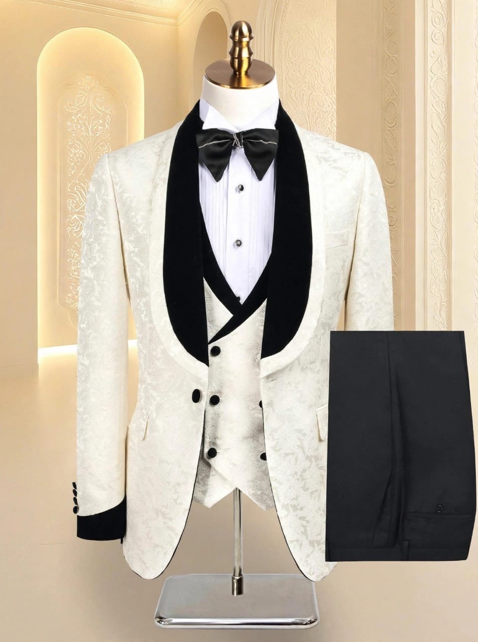 Costume mariage 3 pièces ivoire jacquard col châle velours noir